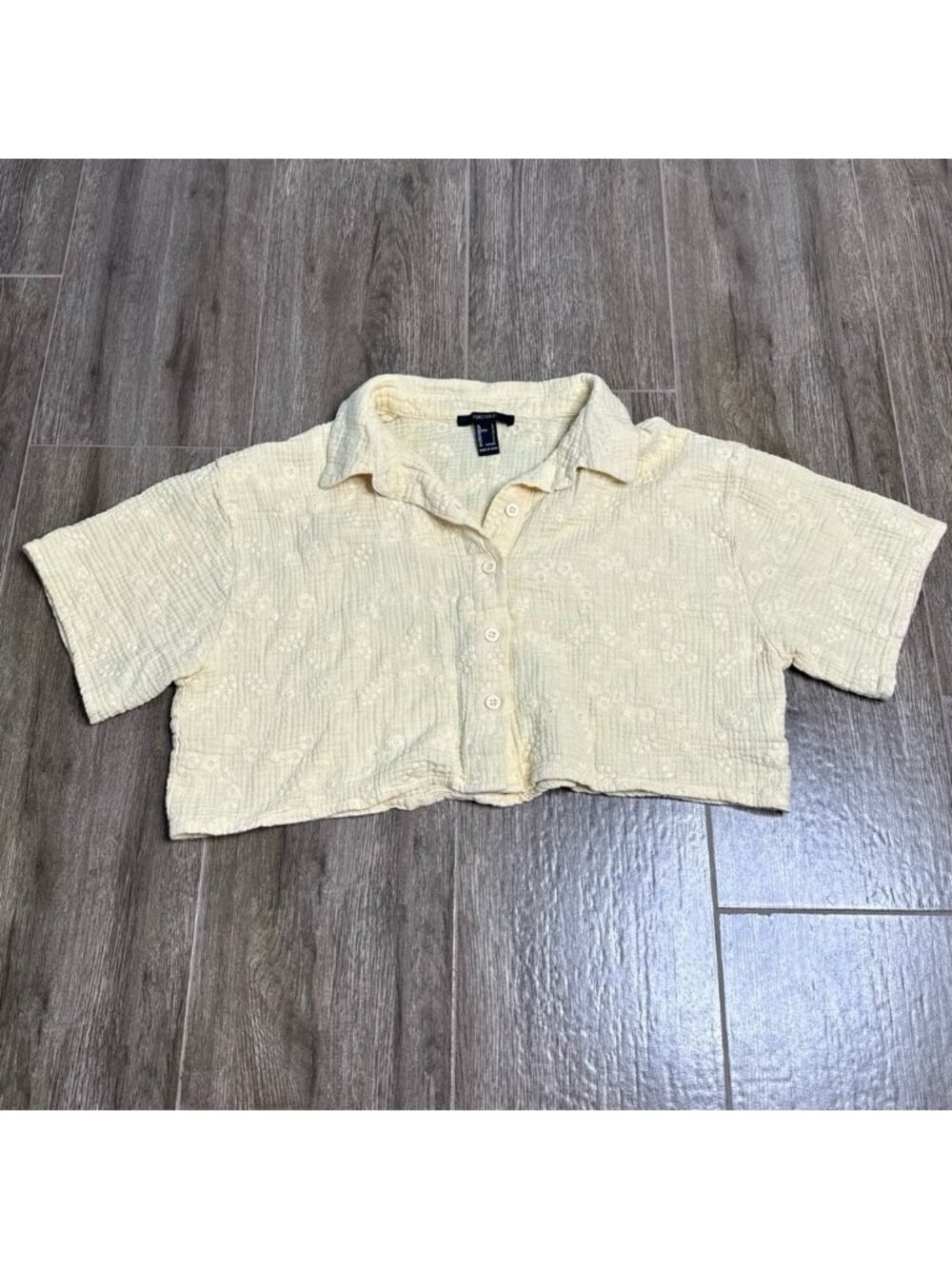 Forever 21 Textured Button Front Crop Top Short Sleeve Womens L